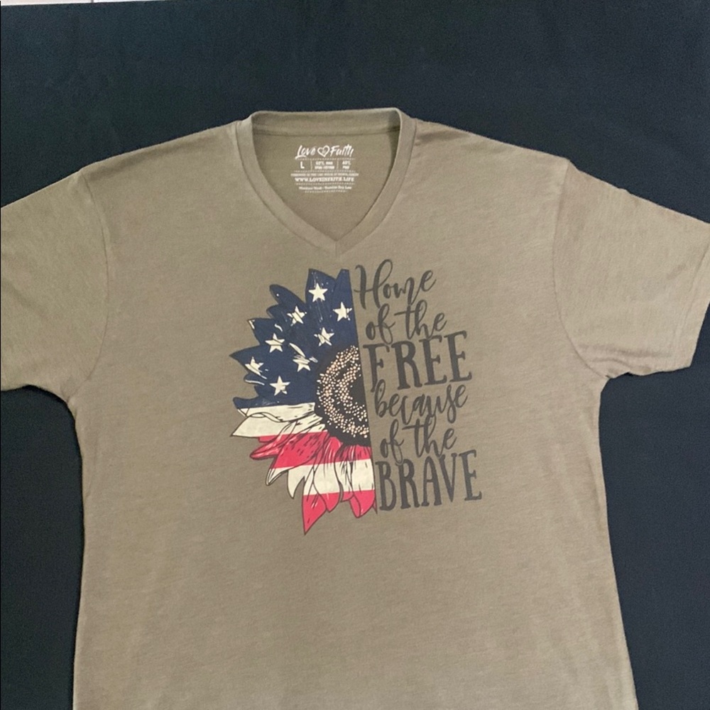 Love & Faith Patriotic Sunflower Short Sleeve Tee Size L